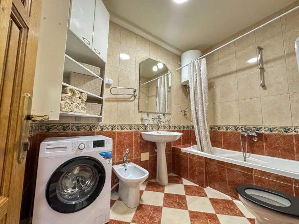 Izdavanje, trosoban stan, 114m², Momišići, Podgorica