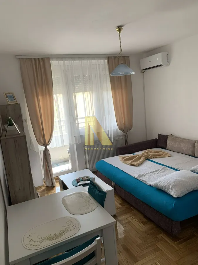 Izdavanje, garsonjera, 26m², Bulevar Evrope, Novi Sad Sve Podlokacije