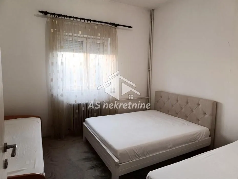 Izdavanje, trosoban stan, 80m², Savski Venac, Beograd