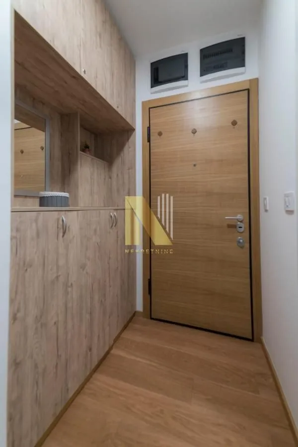 Izdavanje, stan, 56m², Centar, Novi Sad