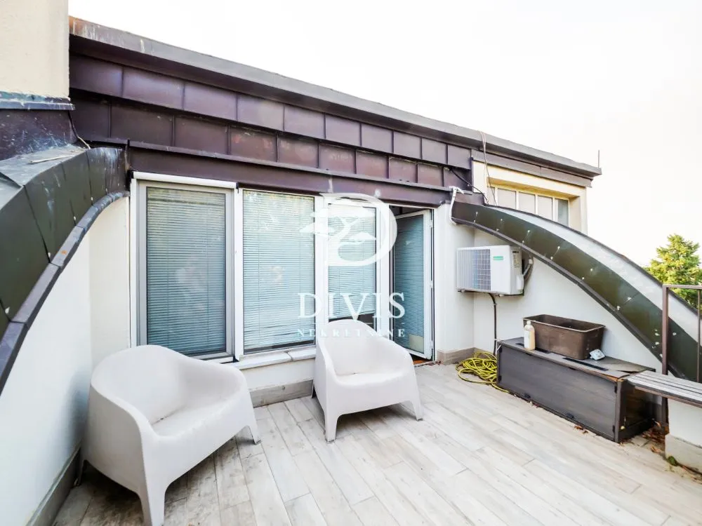 Covered terrace with seating furniture and skylights.