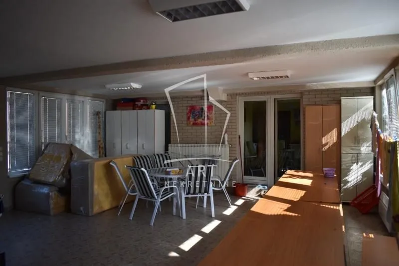 Prodaja, kuća, 336m², Jajinci, Voždovac Sve Podlokacije
