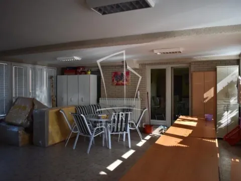 Prodaja, kuća, 336m², Jajinci, Voždovac Sve Podlokacije - image 13