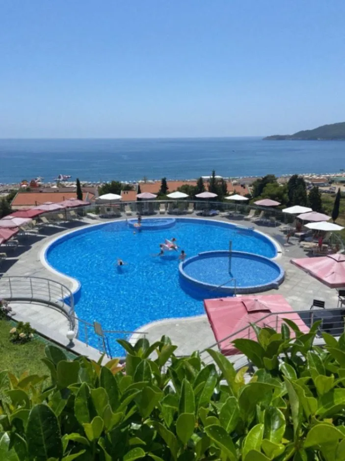 Sale, three bedroom apartment, 236m², Bečići, Budva