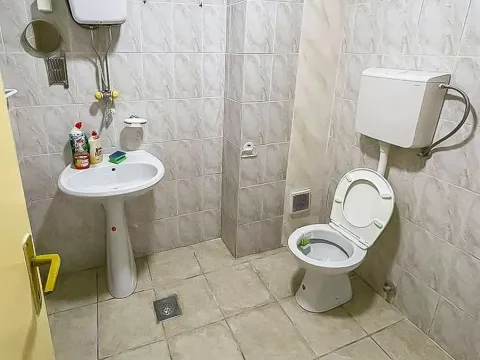 Izdavanje, poslovni prostor, 32m², Malo Brdo, Podgorica - image 2