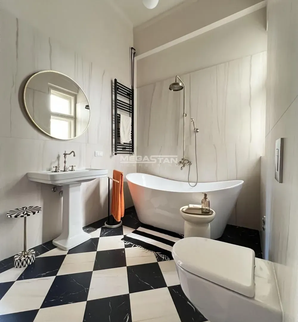 Izdavanje, četvorosoban stan, 122m², Stari Grad, Beograd