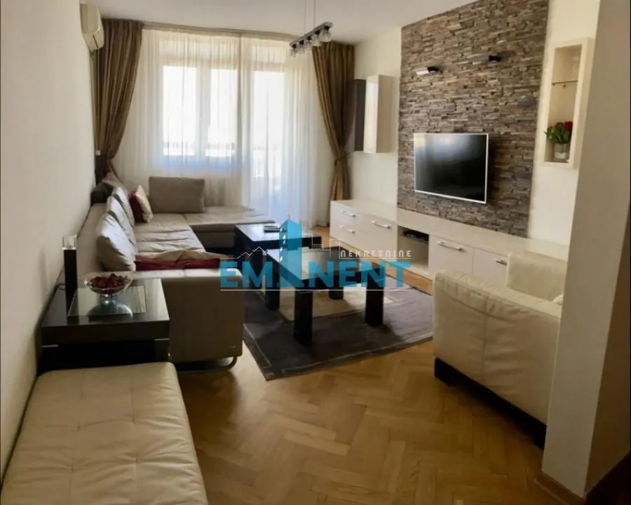 Rent, four bedroom apartment, 82m², Retenzija, Beograd