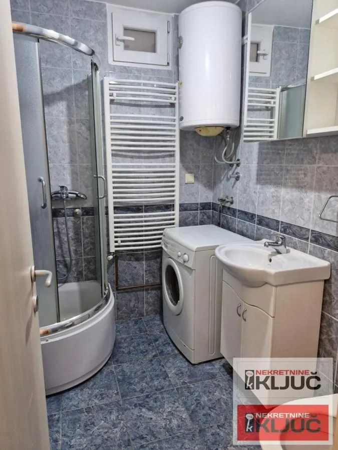 Prodaja, dvosoban stan, 57m², Cara Dušana, Novi Sad Sve Podlokacije