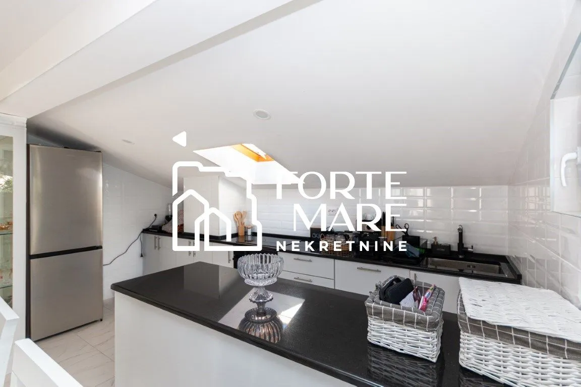Prodaja, dvosoban stan, 98m², Igalo, Herceg Novi