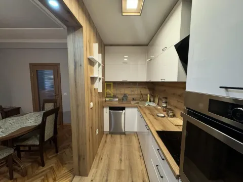 Izdavanje, kuća, 100m², Centar, Podgorica - image 12