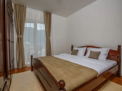 Izdavanje, dvosoban stan, 60m², Dobrota, Kotor - image 14