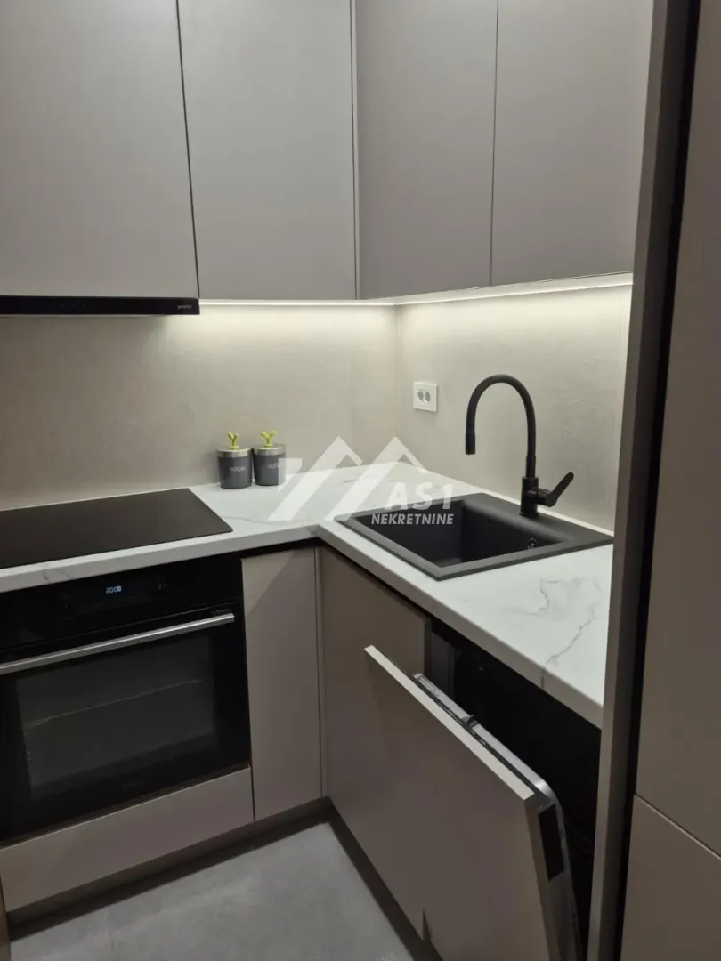 Izdavanje, jednosoban stan, 36m², Bulevar Evrope, Novi Sad Sve Podlokacije