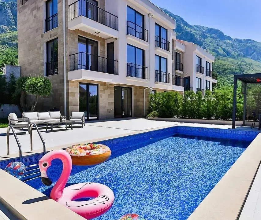 Izdavanje, kuća, 223m², Reževići, Budva