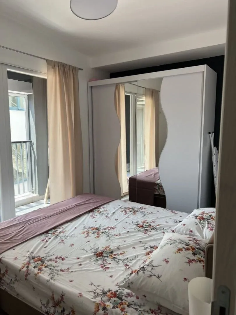 Izdavanje, dvosoban stan, 90m², Kalimanj, Tivat