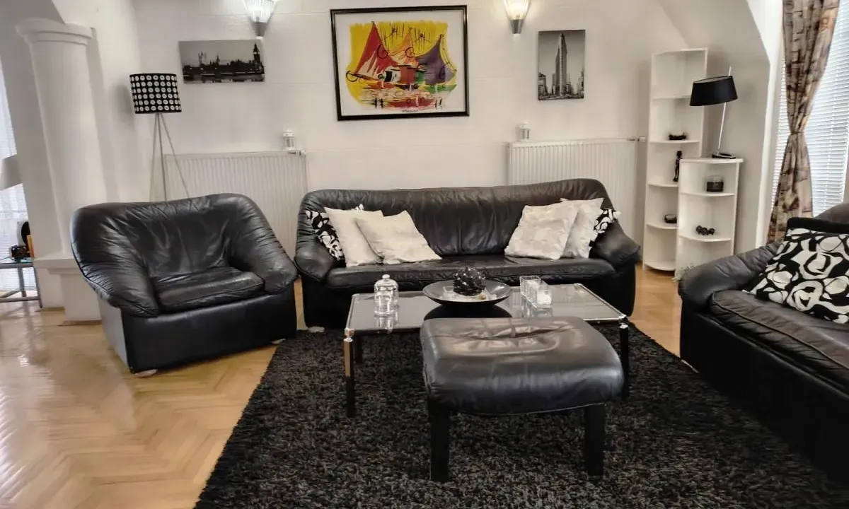 Izdavanje, trosoban stan, 90m², Centar, Niš