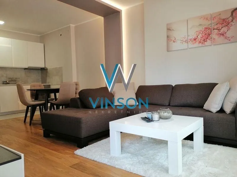 Izdavanje, dvosoban stan, 63m², Centar, Novi Sad