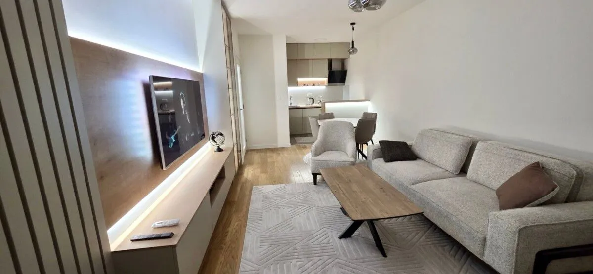 Izdavanje, jednosoban stan, 49m², Central Point, Podgorica