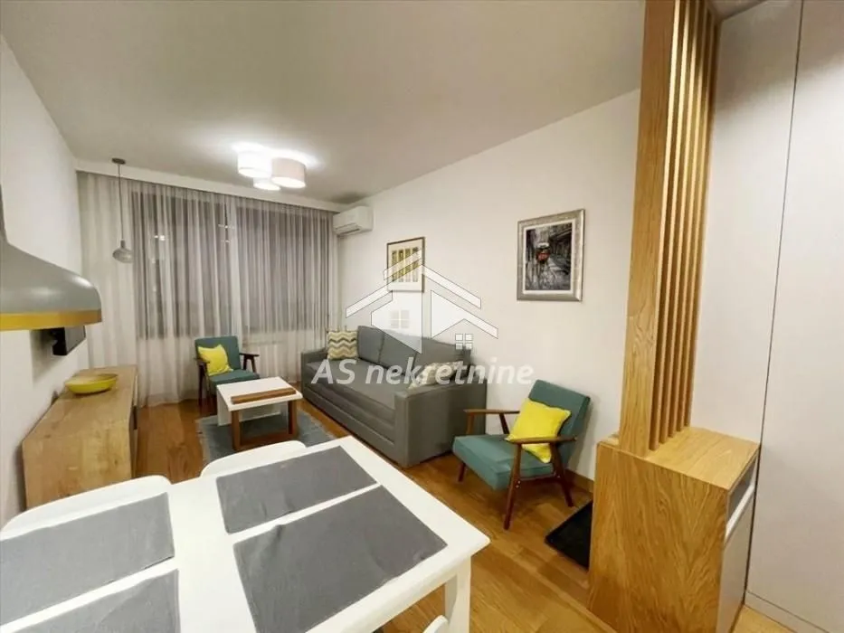 Rent, two bedroom apartment, 40m², Vračar Sve Podlokacije, Beograd
