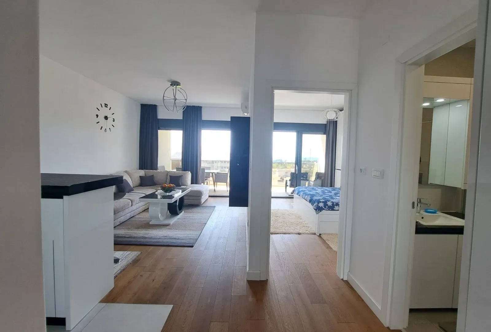 Izdavanje, jednosoban stan, 62m², Soho City, Bar