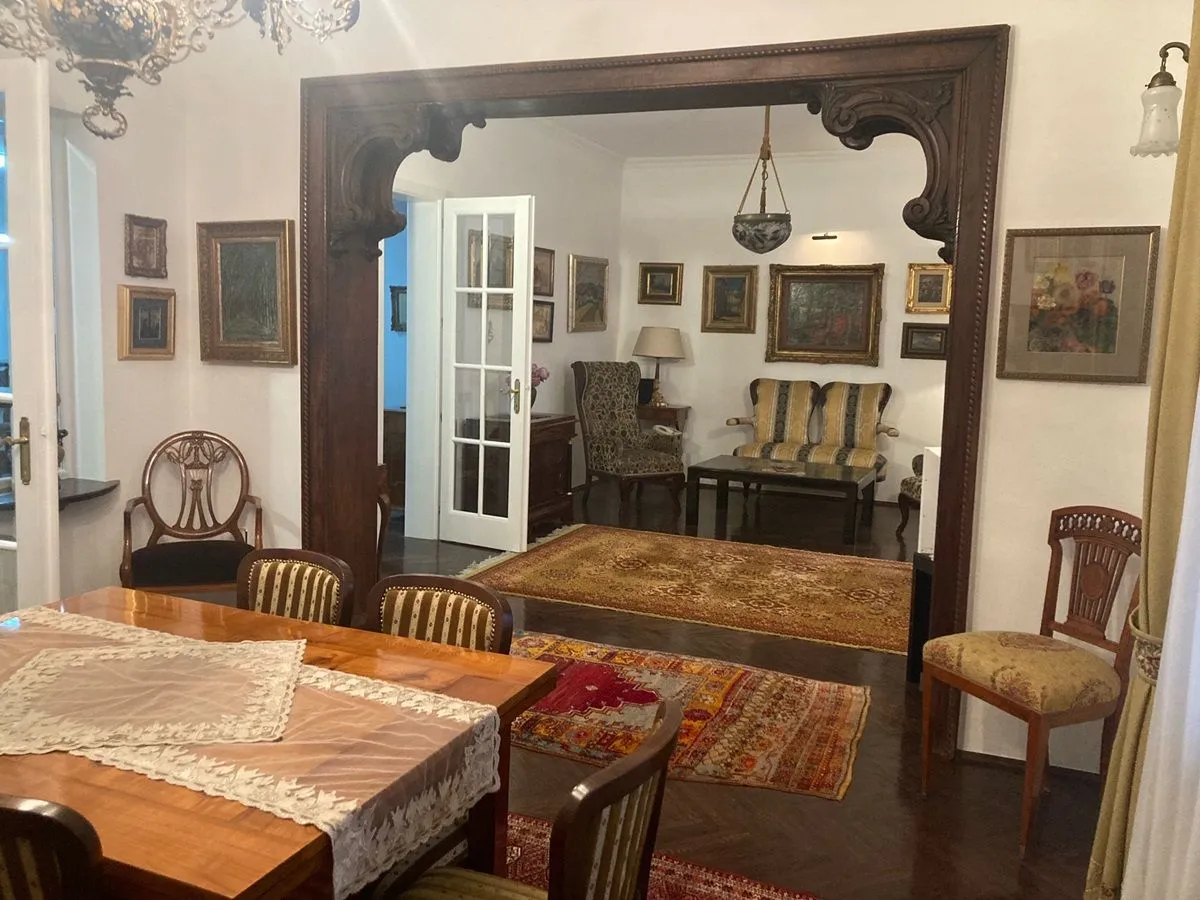 Izdavanje, kuća, 300m², Vračar Sve Podlokacije, Beograd