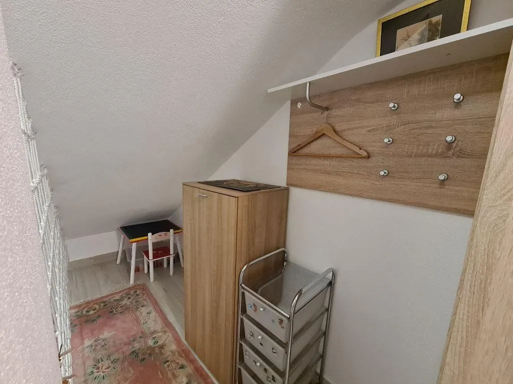 Izdavanje, dvosoban stan, 75m², Blok 5, Podgorica