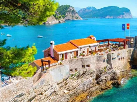 Sale, one bedroom apartment, 43m², Petrovac, Budva - image 1