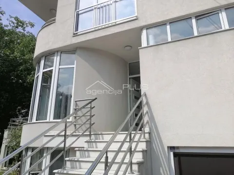 Izdavanje, kuća, 250m², Savski Venac, Beograd - image 2