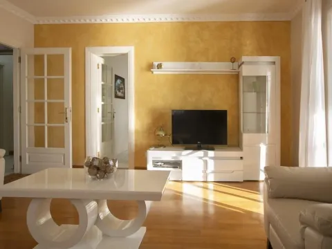 Sale, three bedroom apartment, 90m², Sveti Stefan, Budva - image 4