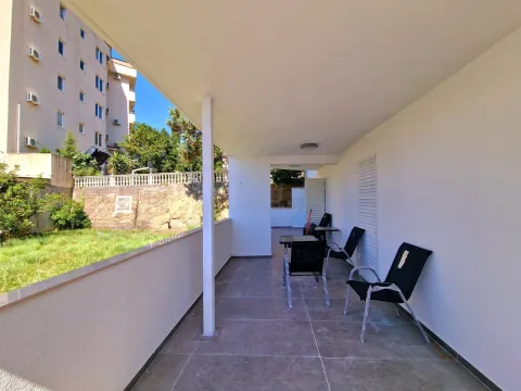 Izdavanje, dvosoban stan, 70m², Bečići, Budva - image 8