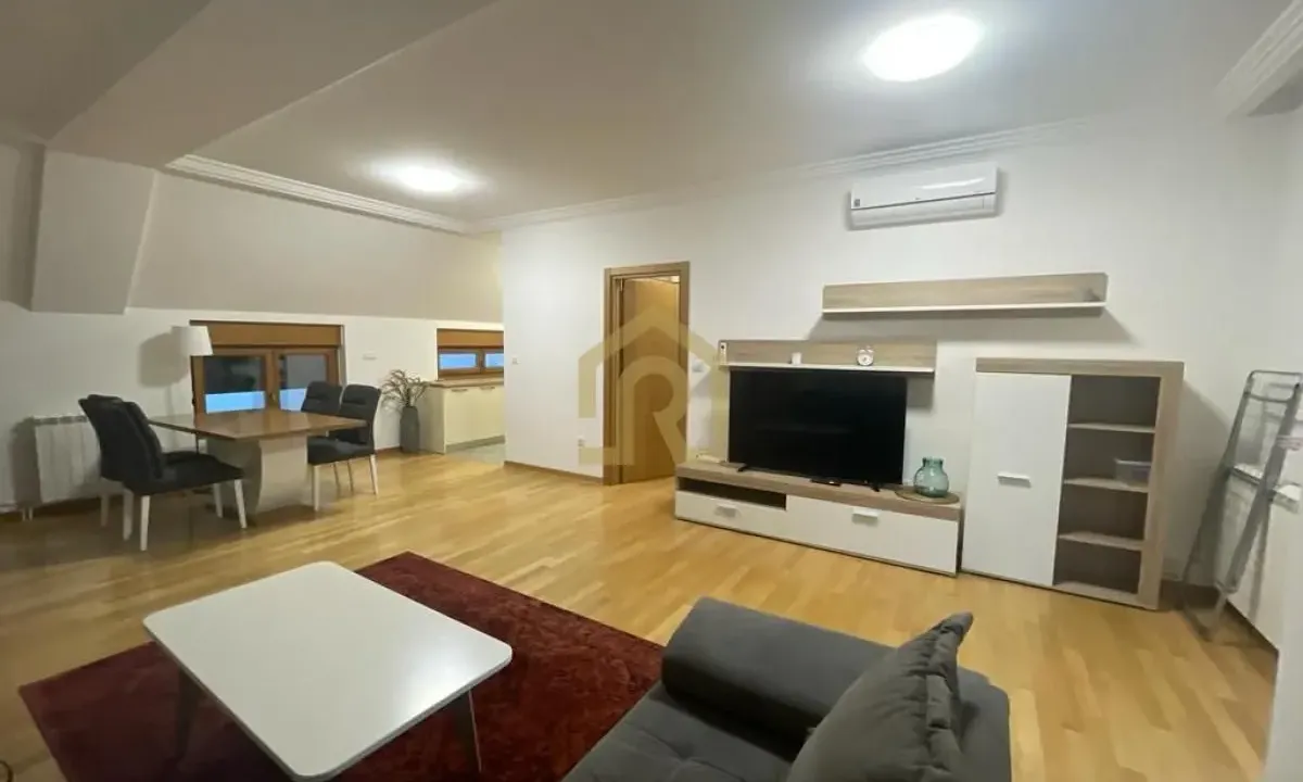 Izdavanje, četvorosoban stan, 110m², Vračar Hram, Vračar Sve Podlokacije