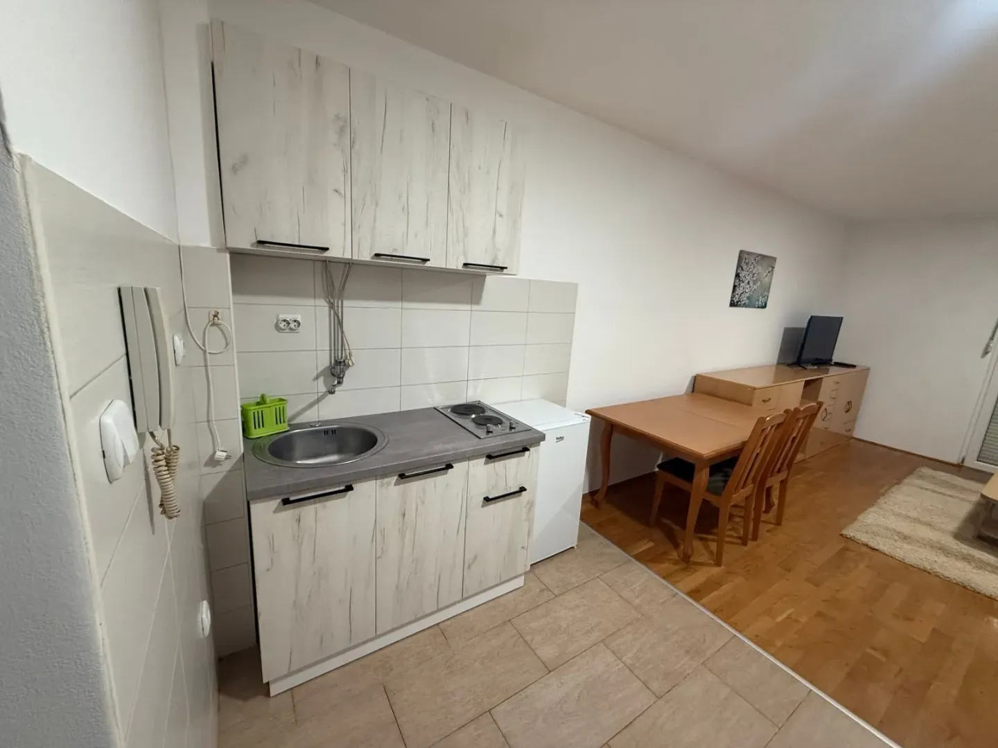 Izdavanje, garsonjera, 33m², Zagorič, Podgorica