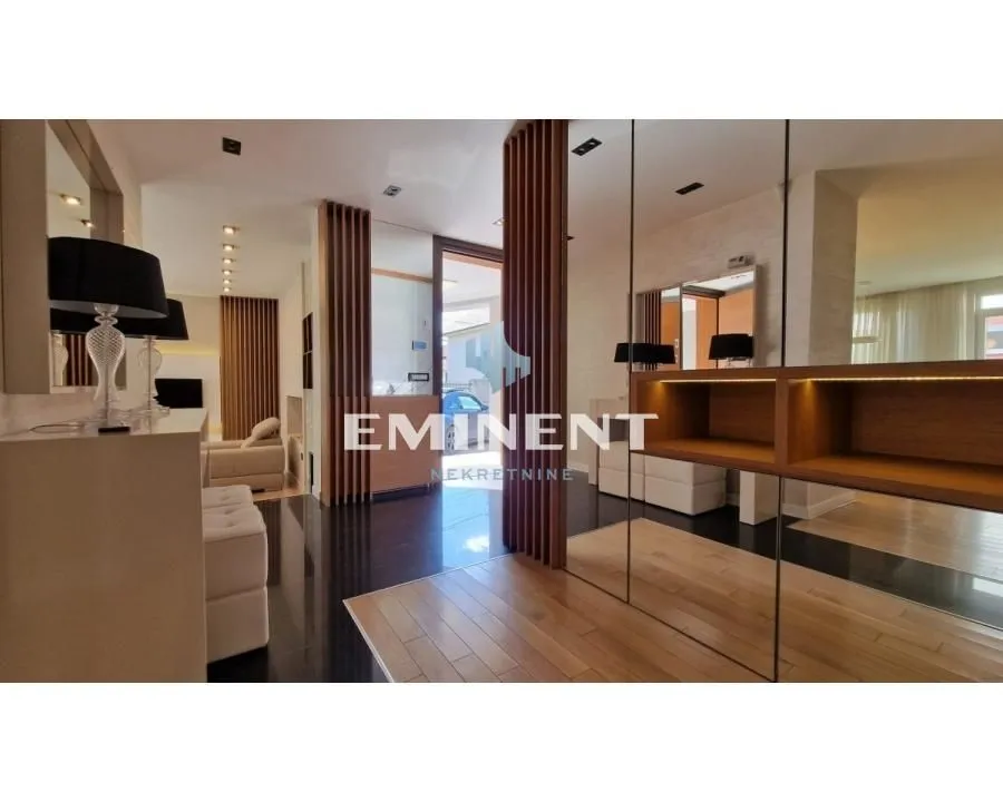 Sale, house, 345m², Surčin, Beograd