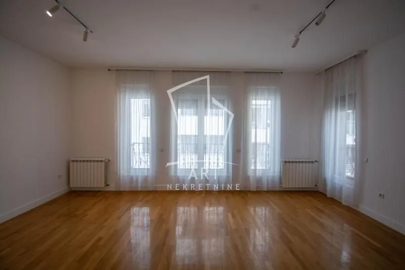 Izdavanje, trosoban stan, 94m², Vračar Hram, Vračar Sve Podlokacije