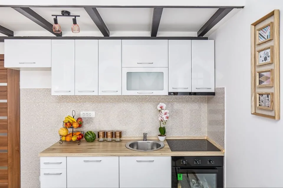 Izdavanje, dvosoban stan, 52m², Tivat, Crna Gora