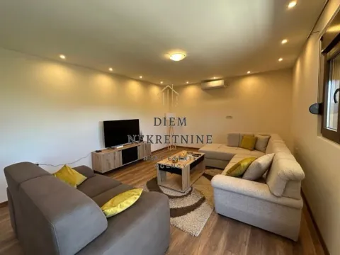 Izdavanje, kuća, 85m², Lastva Grbaljska, Kotor - image 1