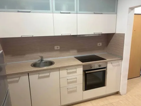 Rent, one bedroom apartment, 85m², Tivat, Crna Gora - image 3