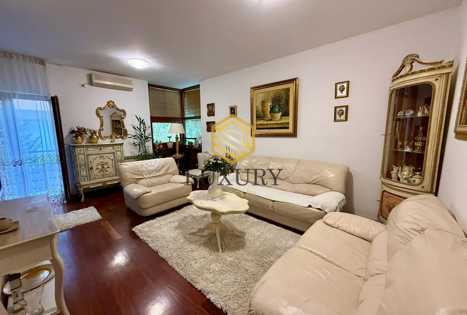 Izdavanje, trosoban stan, 110m², Gorica C, Podgorica