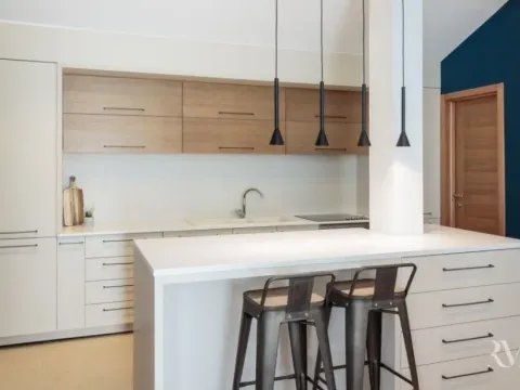 Izdavanje, trosoban stan, 150m², Tivat, Crna Gora - image 5