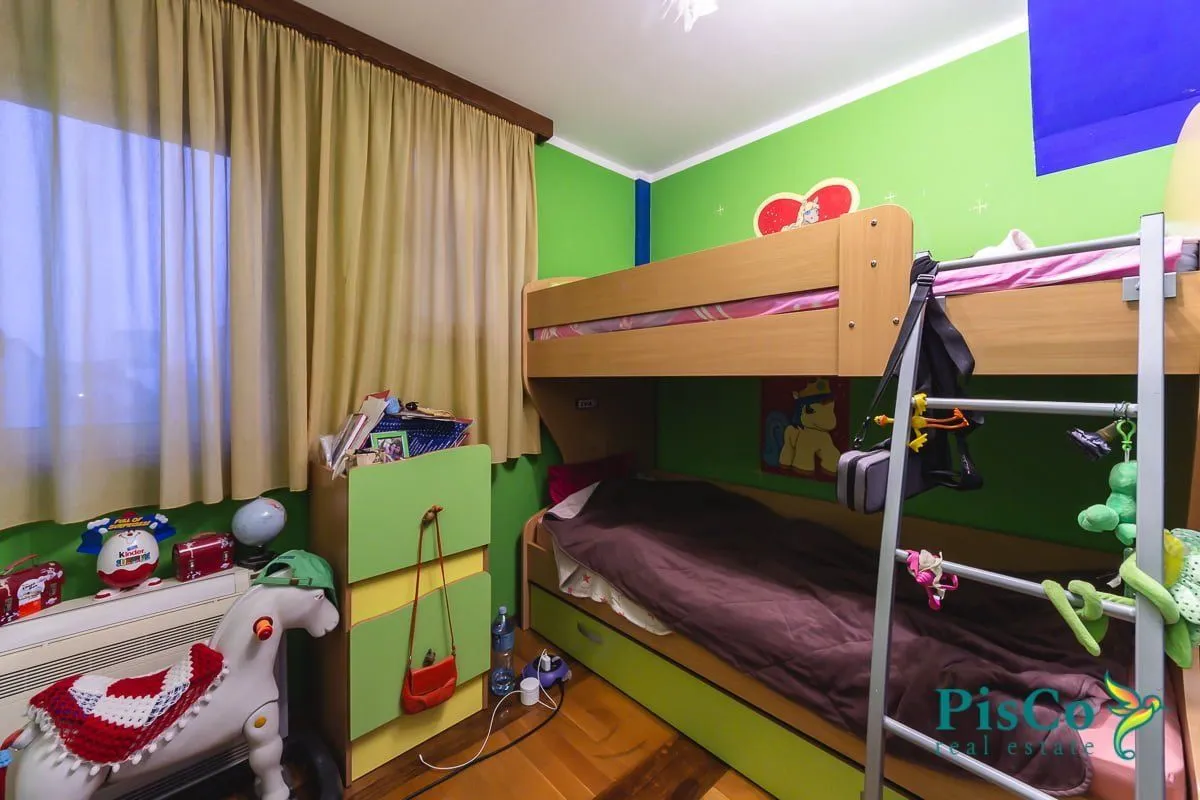 Prodaja, četvorosoban stan, 130m², Preko Morače, Podgorica