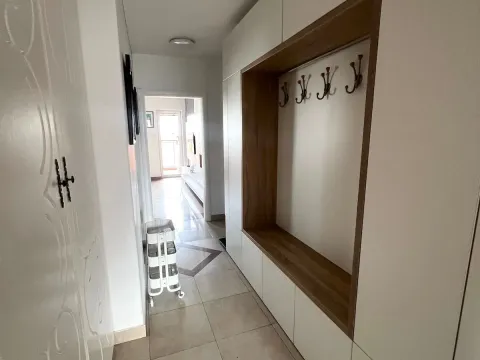 Izdavanje, trosoban stan, 65m², Vračar Sve Podlokacije, Beograd - image 2
