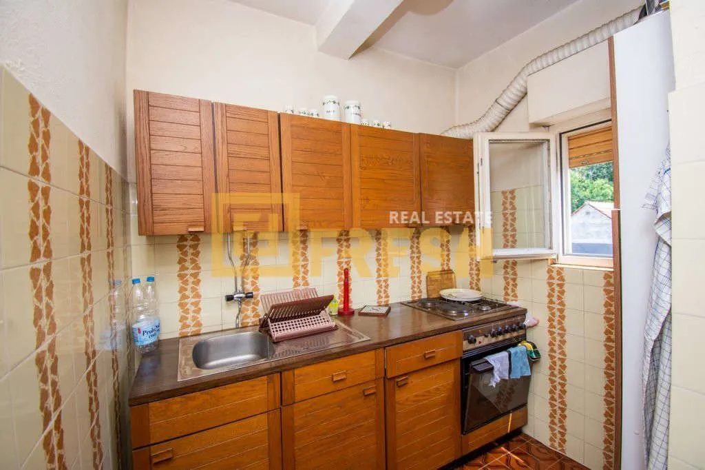 Sale, house, 214m², Tološi, Podgorica