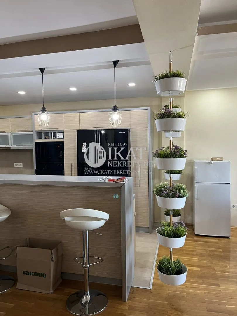 Sale, four bedroom apartment, 157m², Lion, Zvezdara Sve Podlokacije