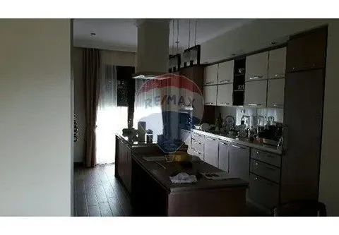 Izdavanje, kuća, 250m², Tološi, Podgorica - image 4