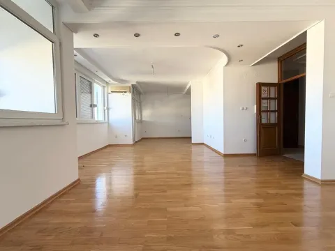 Prodaja, dvosoban stan, 84m², Autobuska stanica, Podgorica - image 2