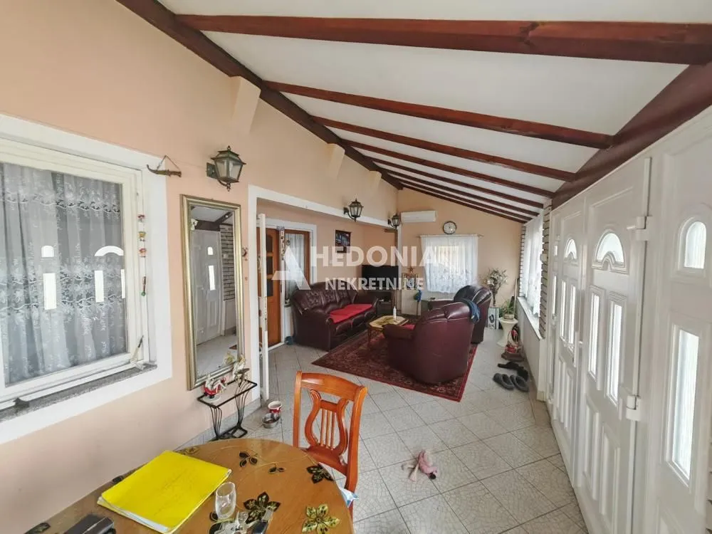 Prodaja, kuća, 106m², Centar, Ub