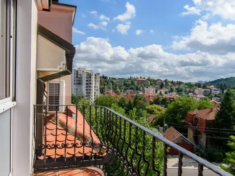 Izdavanje, četvorosoban stan, 250m², Savski Venac, Beograd - image 13
