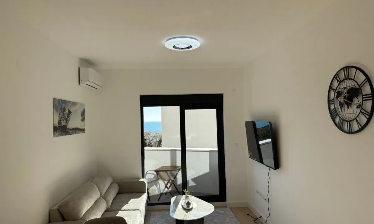 Izdavanje, jednosoban stan, 40m², Bečići, Budva