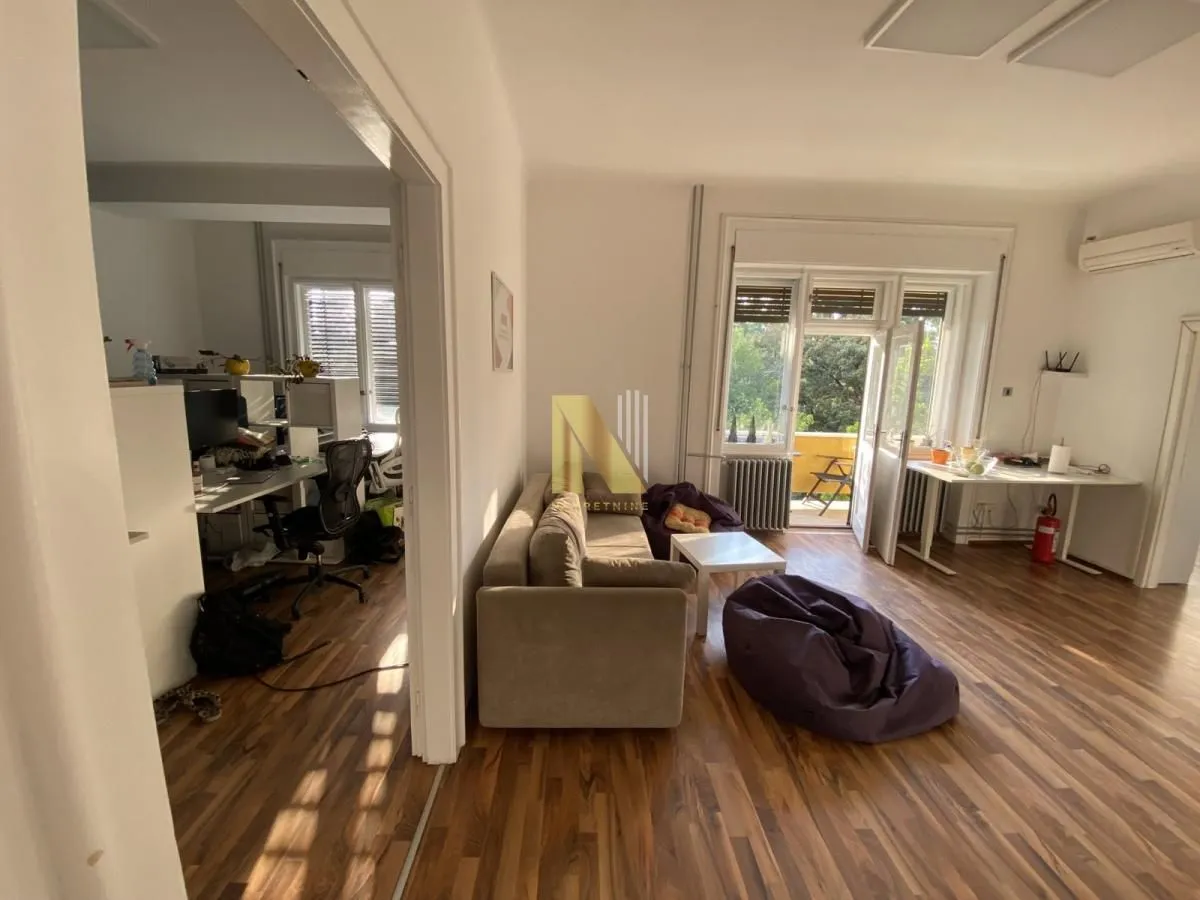 Prodaja, četvorosoban stan, 131m², Centar, Novi Sad