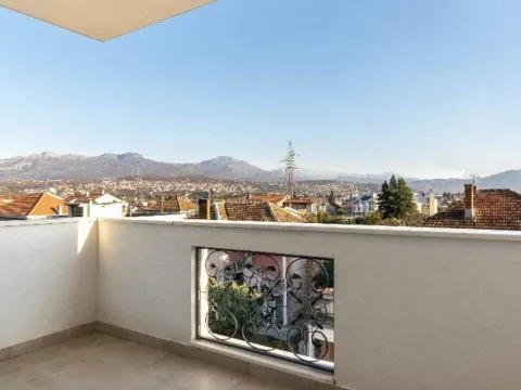 Izdavanje, trosoban stan, 142m², Podgorica, Crna Gora - image 10