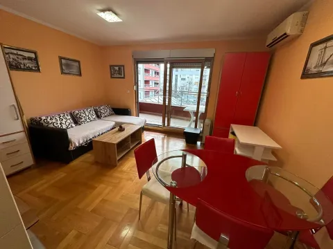 Izdavanje, stan, 52m², Preko Morače, Podgorica